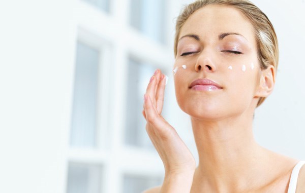 Quy trình dưỡng da sáng mịn vào mùa thu đông buổi sáng và buổi tối