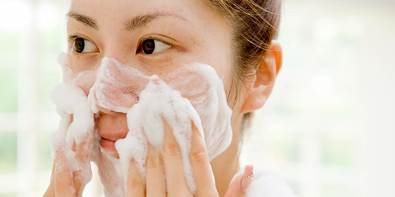 CÁCH RỬA MẶT ĐÚNG CÁCH CHO DA MỤN